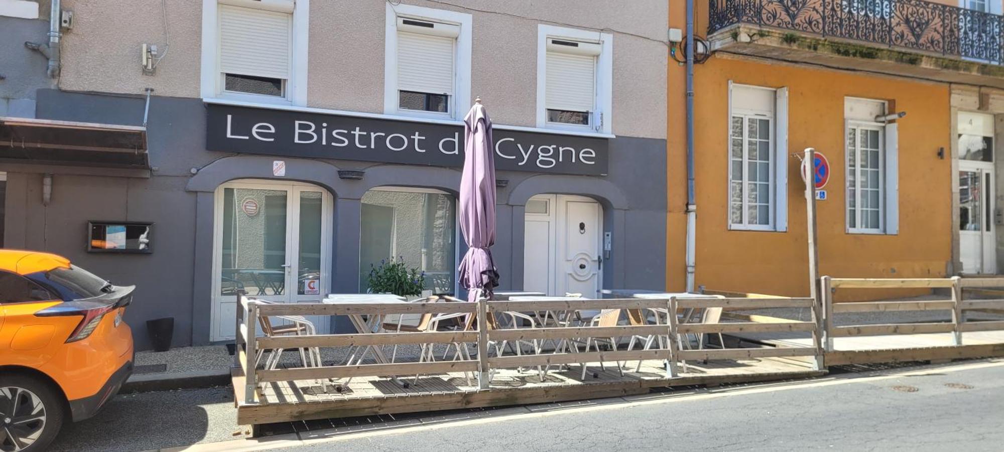 Logis Hotel Restaurant Le Cygne Yssingeaux Esterno foto