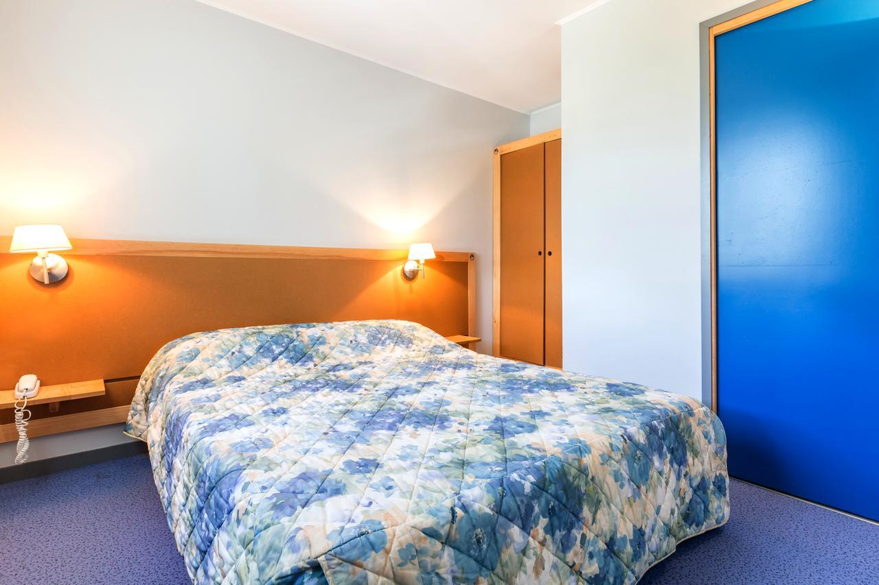 Logis Hotel Restaurant Le Cygne Yssingeaux Esterno foto